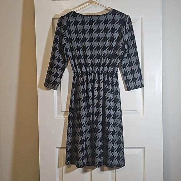 NY Collection Black Gray Houndstooth Long Sleeve Faux Wrap Midi Dress Size XS - Picture 4 of 7